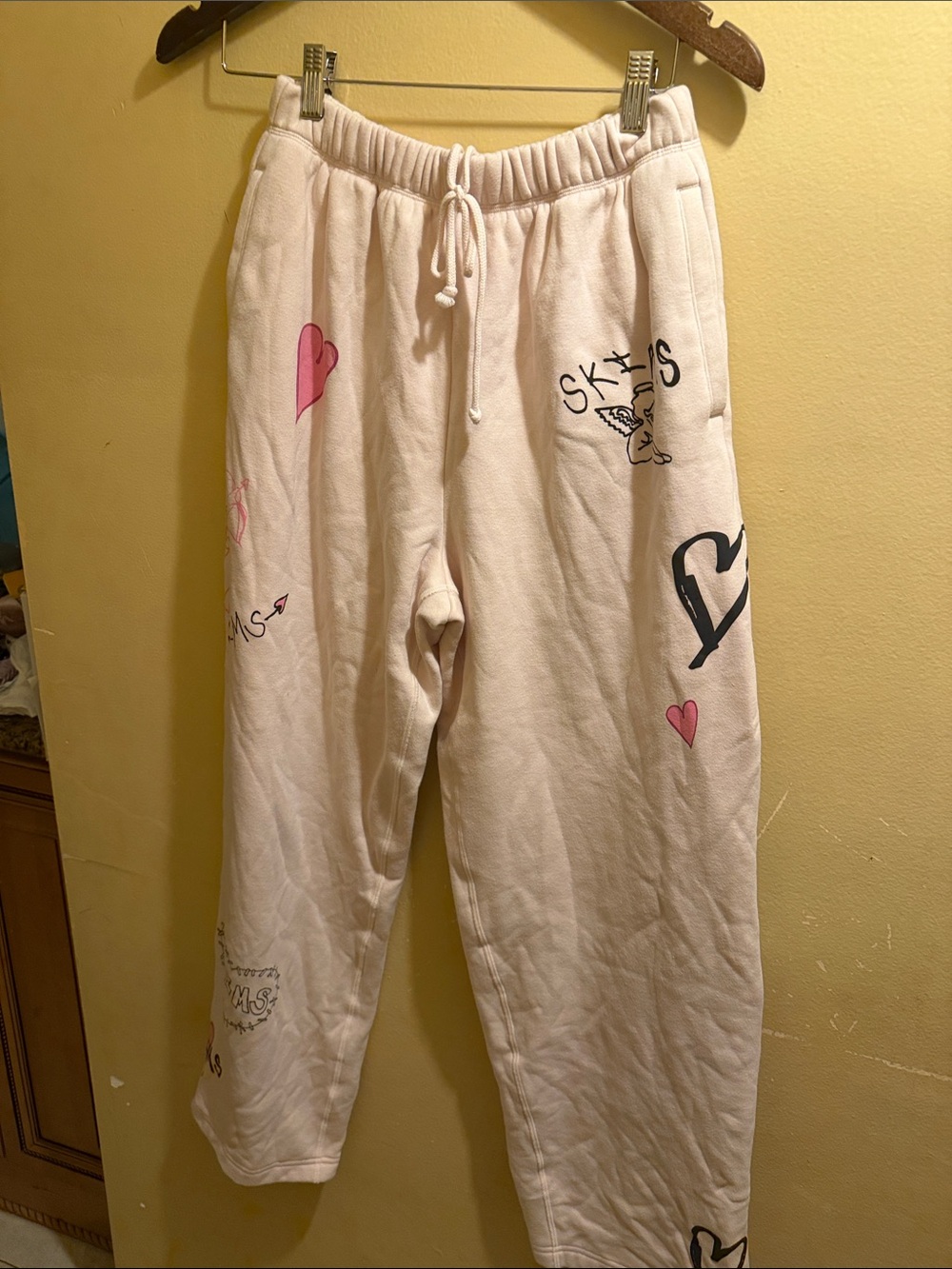 SKIMS Straight Leg Pants in Light Beige/Cream